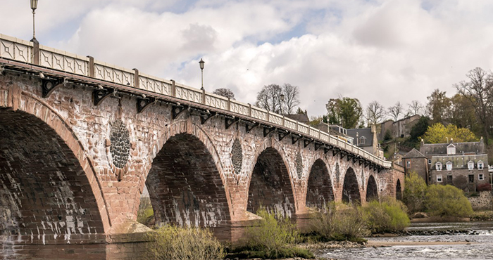 英国优越教育:英国留学 英国留学生活 英国珀斯